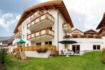 公寓式酒店  Chesa Arella