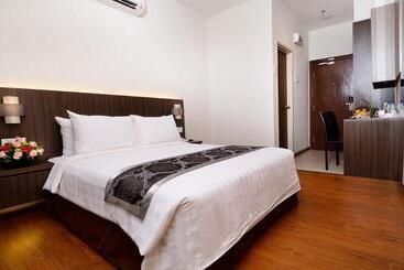 Holiday Villa Hotel & Suites