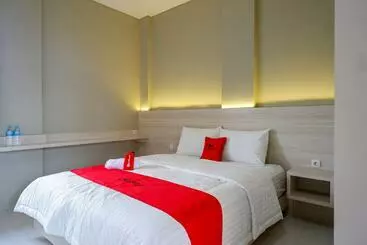 Hotelli Reddoorz Syariah Near Prpp Semarang