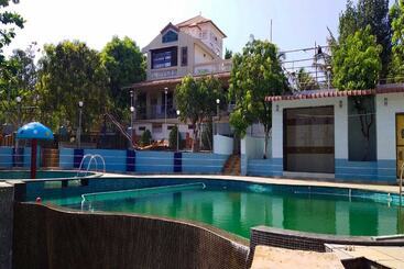 Hotel Campistaan Badlapur