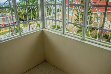 پانسیون The Whytehouse Villa