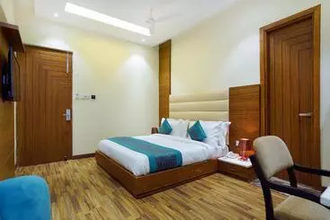 Bed & Breakfast Aura Grand By Levelup Hotels