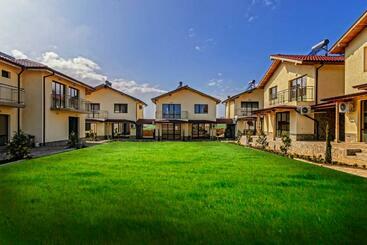 پانسیون Alex Village