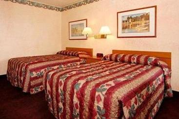 酒店 Econo Lodge Northeast