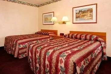 ホテル Econo Lodge Northeast