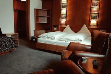 ホテル Pension Kirchplatz