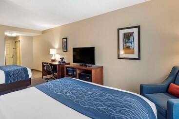 בית מלון כפרי Comfort Inn & Suites Virginia Beach   Norfolk Airport