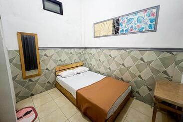 Hotel Forzando House Redpartner Near Universitas Muhammadiyah Malang