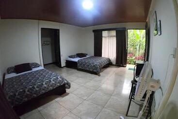 ホテル Rio Celeste To Know