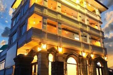 Hotel Crown & Crown Kandy