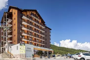 هتل آپارتمان Travelski Home Select Résidence & Hostel Yoonly & Friends