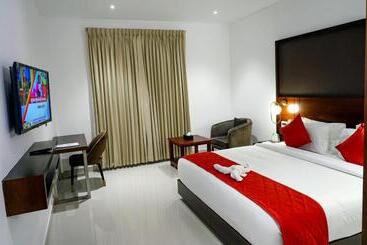 Ark Hotel And Convention Centre