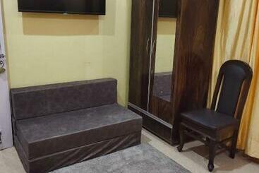 פנסיון Oyo Home 85620 Abhishek Homestay