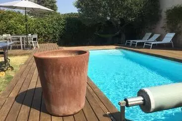 Nocleg ze śniadaniem Chambre Studio Indépendante Au Calme Vue Sur Piscine