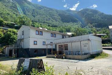 아파트호텔 Trolltunga Fjordview