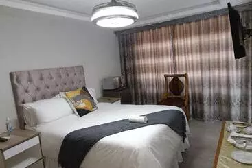 ペンション Eyezulu Guesthouse