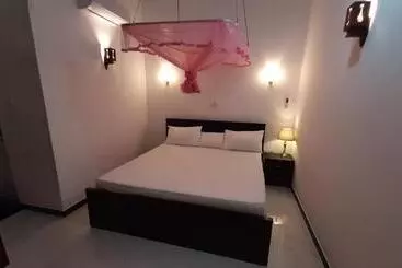 تختخواب و صبحانه Rock Side Inn