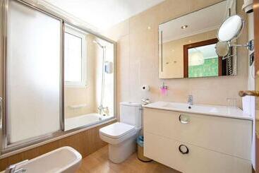 Pension Alojamiento Playa De Candás