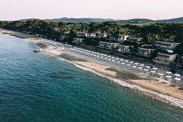 בית מלון כפרי Golfo Del Sole Holiday Resort