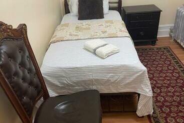 膳宿费 A Beautiful Room In Queens