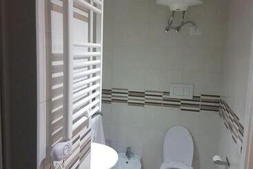 پانسیون Arco Della Luna