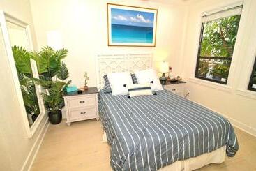 Aparthotel Tropical Beach Condo   Pool, Shops, 86 Tv, Wifi