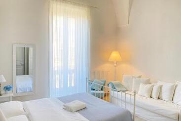 تختخواب و صبحانه Alla Luce Del Barocco