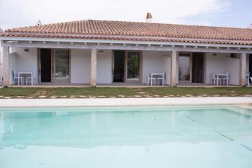 Aamiaismajoitus (B&B) La Corte Di Pulicinu