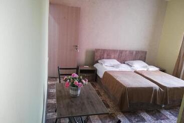 پانسیون Naziti House