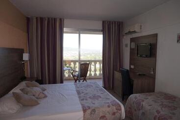 Logis Hotel Le Col De L Ange