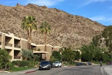 アパートホテル Getaways At Palm Springs Tennis Club