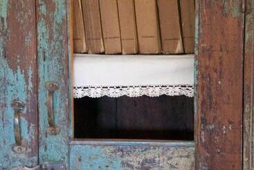 هتل Mas De La Beaume