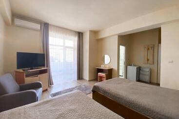 בית מלון כפרי Class