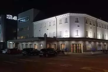 فندق Forte Del 48