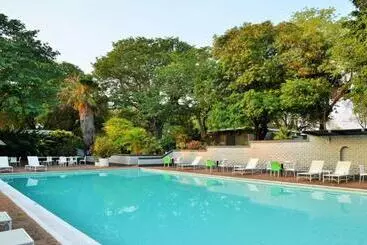 هتل Cresta Sprayview Victoria Falls