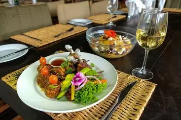 Szálloda Honeyguide Tented Safari Camps   Mantobeni