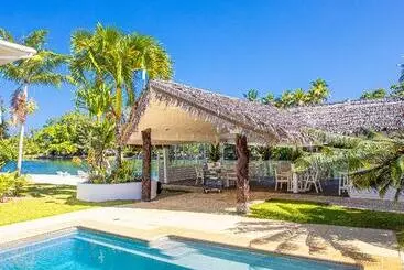 Hotel Tropicana Lagoon Apartments