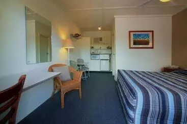 Nicholas Royal Motel  No Pets Allowed