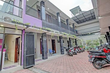 호텔 Oyo 91202 Family Guest House Syariah