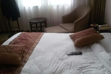 Hotel Hanzhong Red Leaf