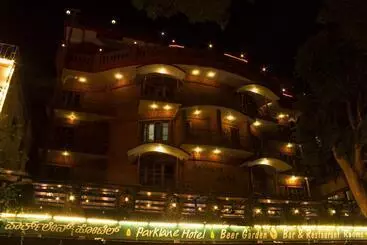 בית מלון כפרי Parklane