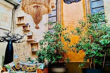 تختخواب و صبحانه Koko & Baobab