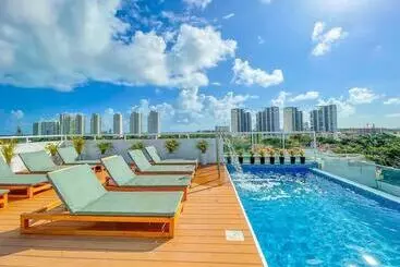 Luxury Apartments Pool & Jacuzzi