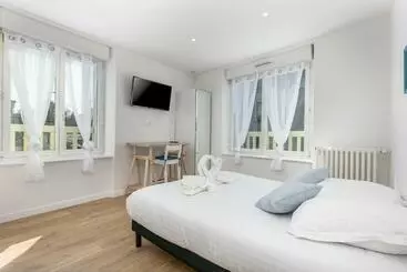 Nocleg ze śniadaniem La Recouvrance : Chambre Spacieuse Avec Sdb Privative, Cuisine Et Salon Partagés, Terrasse, Proche F