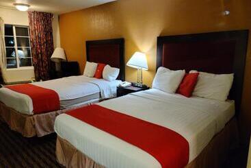 فندق Budget Host Inn