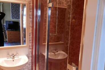 فندق The Glen Guesthouse