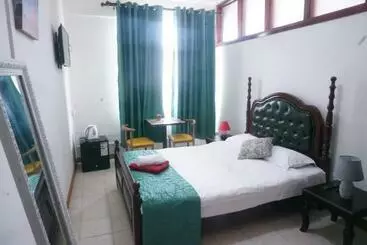 تختخواب و صبحانه Happy Ours Guesthouse