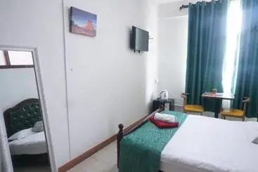 تختخواب و صبحانه Happy Ours Guesthouse