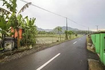 ホテル Oyo Homes 91153 Desa Wisata Kawasen