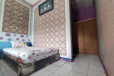 Spot On 91105 Hotel Salsabila